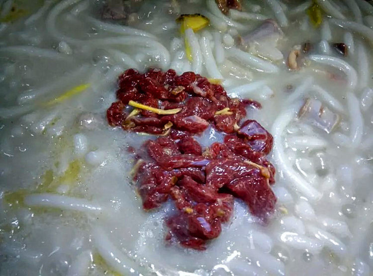 猪牛肉煮濑粉步骤7