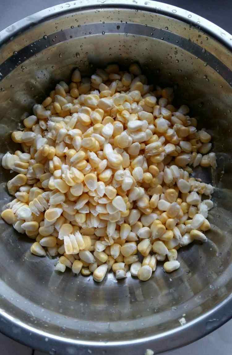 牛肉粒炒玉米步骤3