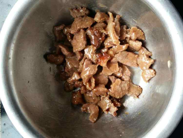 牛肉粒炒玉米步骤6