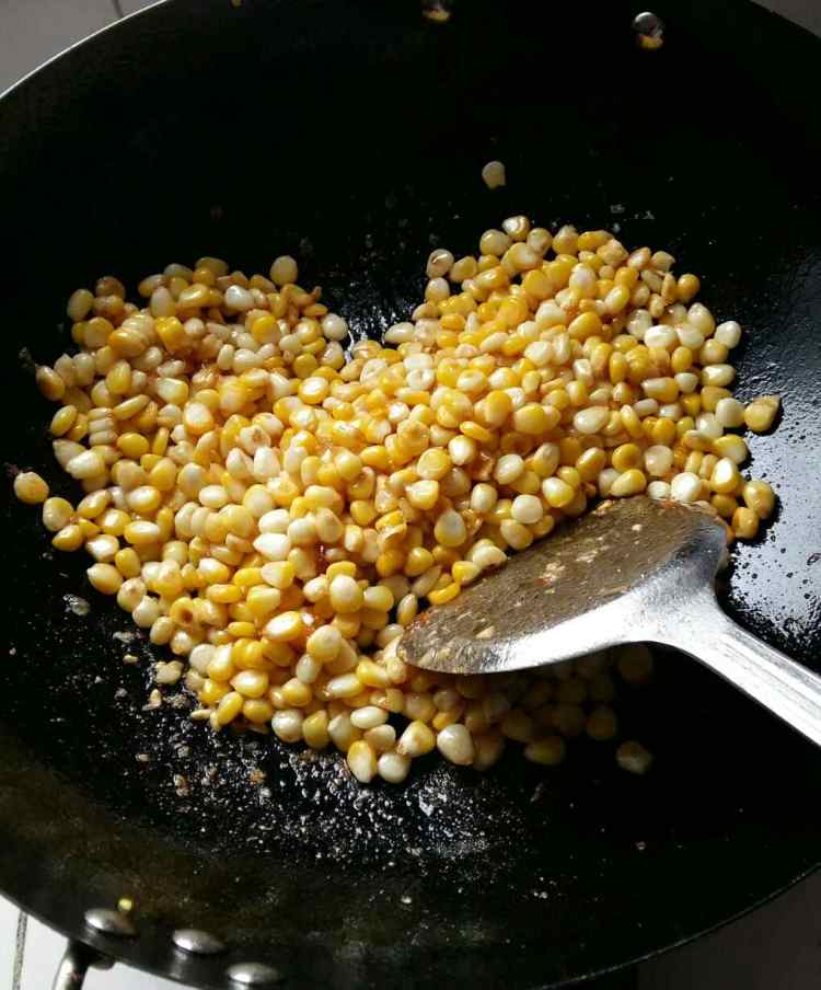 牛肉粒炒玉米步骤8