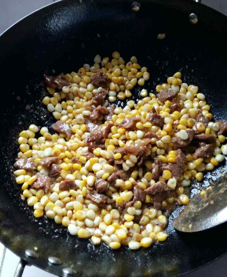 牛肉粒炒玉米步骤9