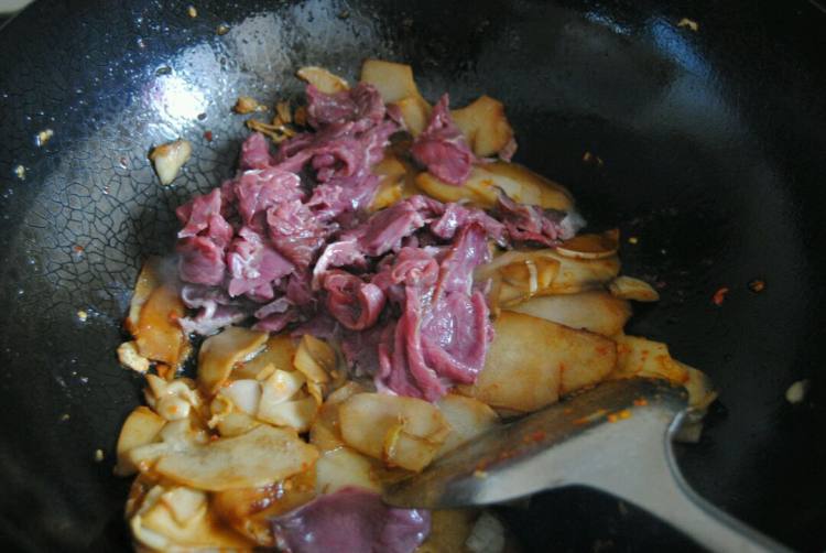 酸笋炒牛肉步骤3