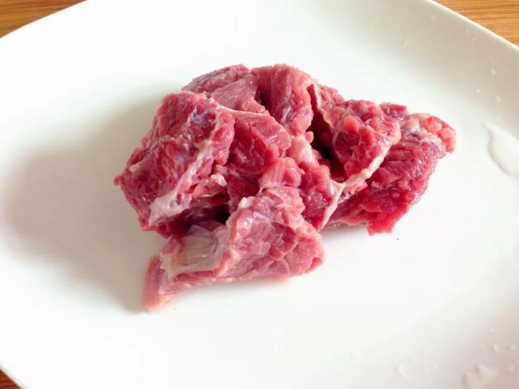 牛肉炒笋瓜步骤1
