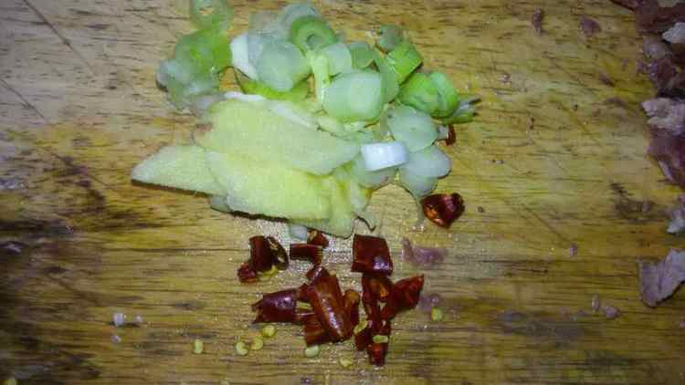 牛肉片炖豆角步骤3