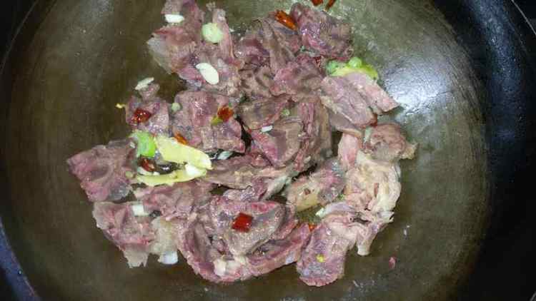 牛肉片炖豆角步骤5