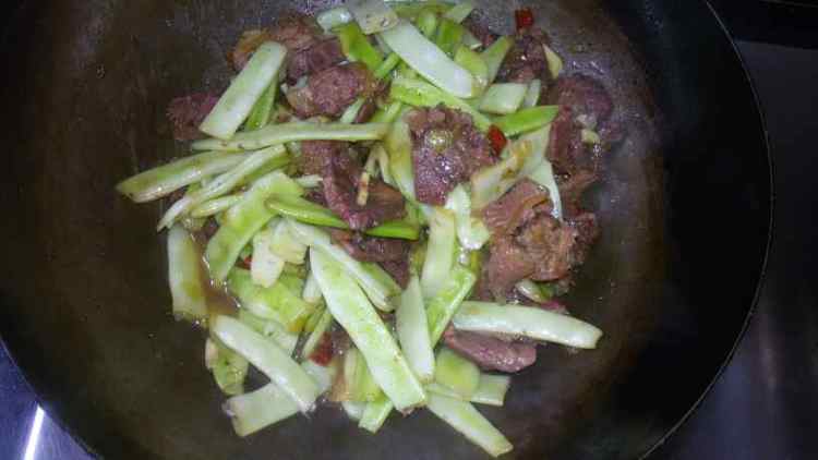 牛肉片炖豆角步骤9