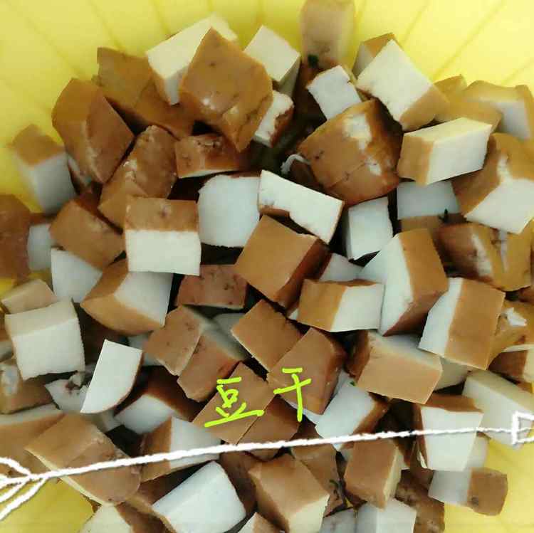 豆干苏子叶酱焖牛肉鹌步骤3