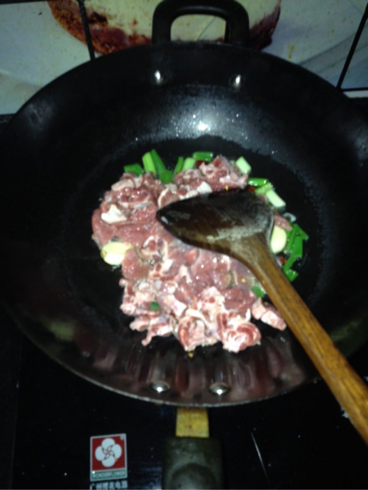 牛肉炒平菇步骤5