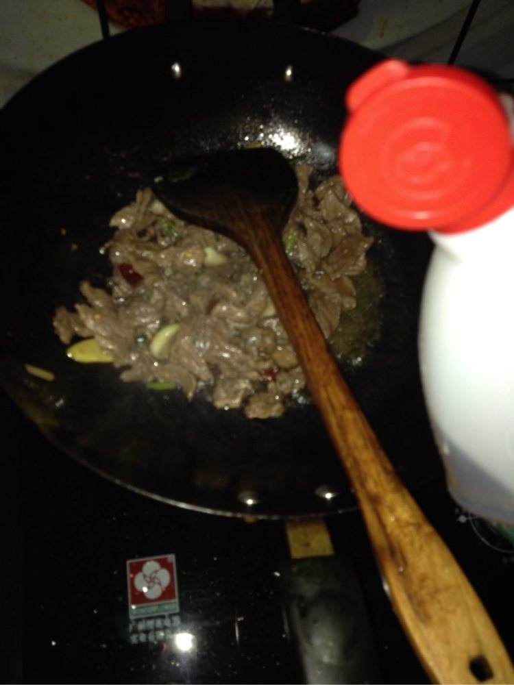 牛肉炒平菇步骤7