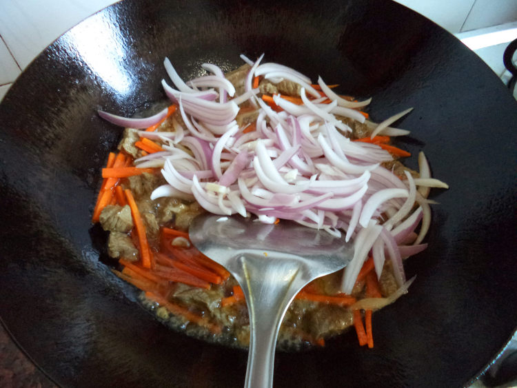 牛肉焖饭步骤5