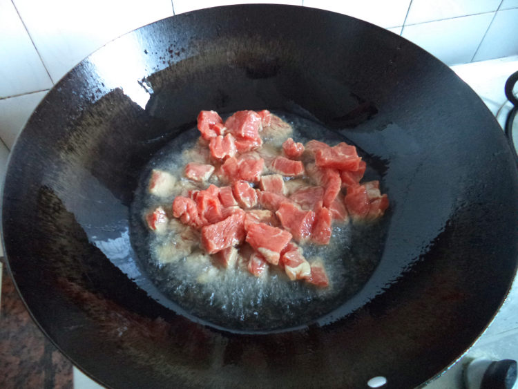 牛肉焖饭步骤3