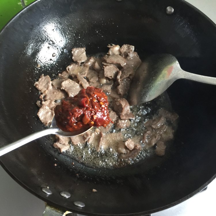 鼓香牛肉炒米粉步骤7