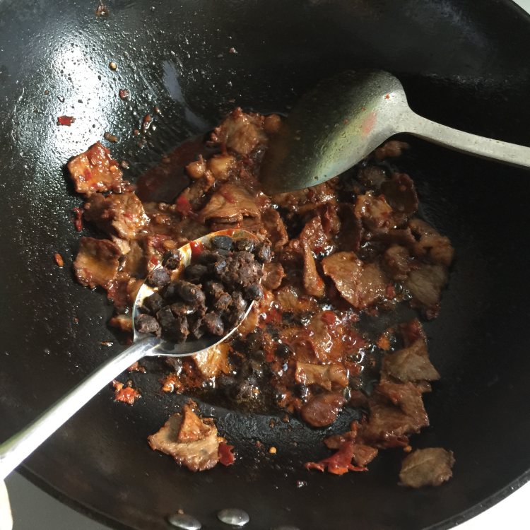鼓香牛肉炒米粉步骤8