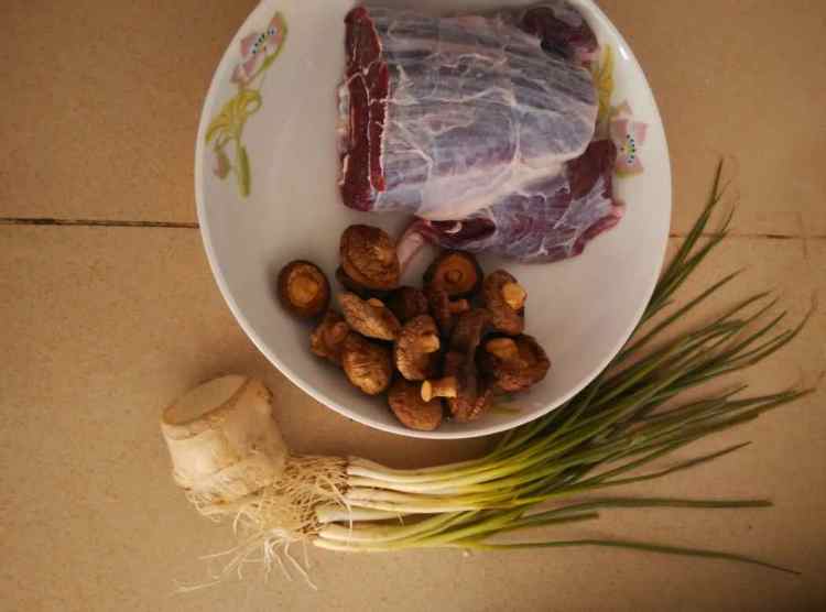香菇牛肉小炒步骤1