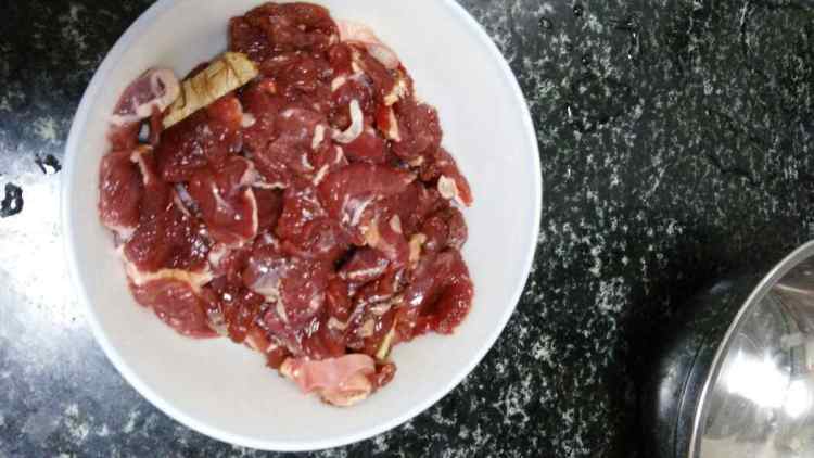 牛肉萝卜步骤1