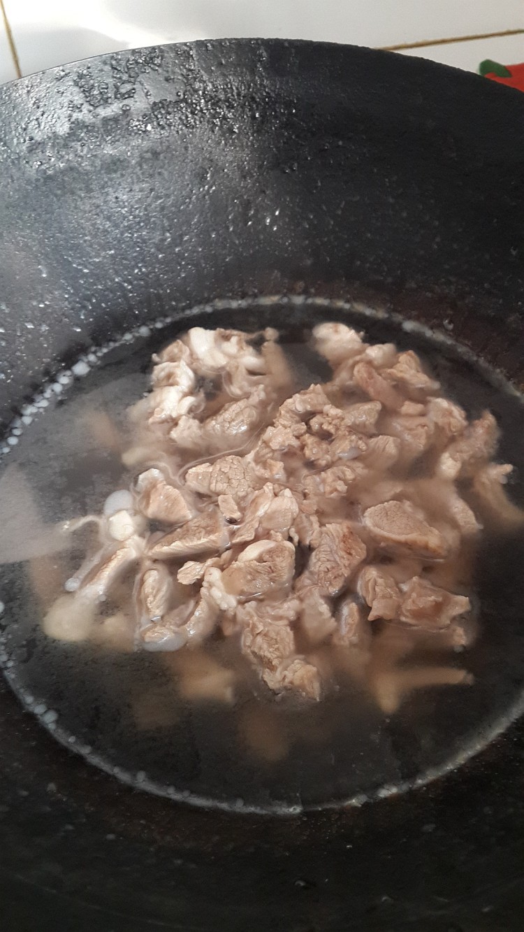 山药胡萝卜炖牛肉步骤2