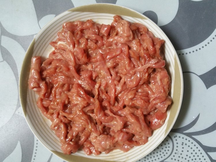 子姜香辣牛肉丝步骤2