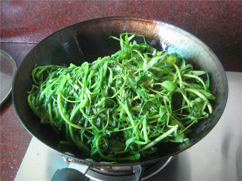 牛肉炒空心菜步骤5