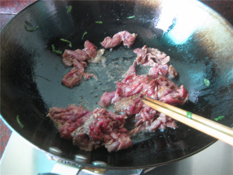 牛肉炒空心菜步骤9