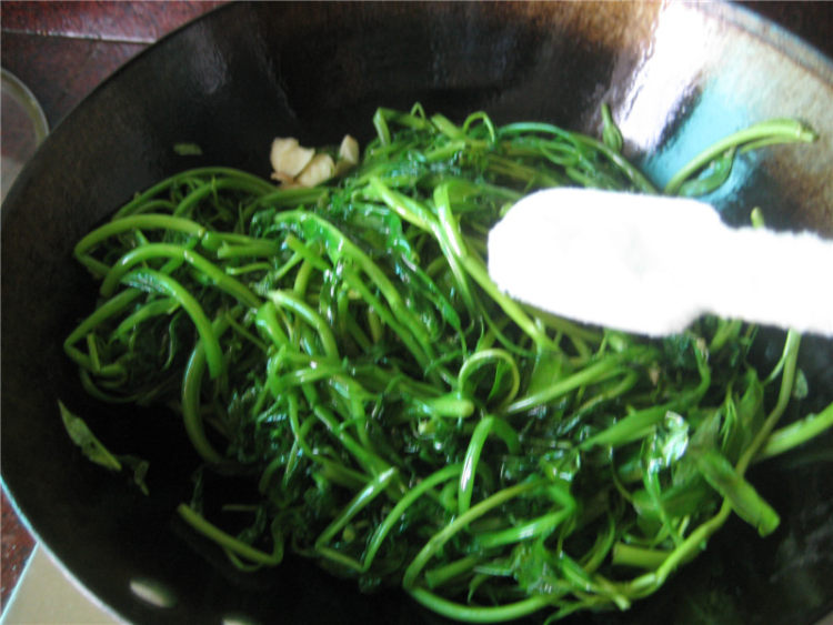 牛肉炒空心菜步骤6