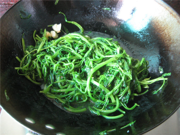 牛肉炒空心菜步骤7