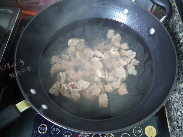 老坛醋酸菜牛肉拌面步骤3