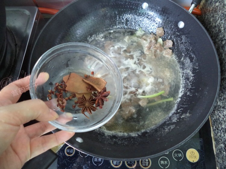 老坛醋酸菜牛肉拌面步骤6