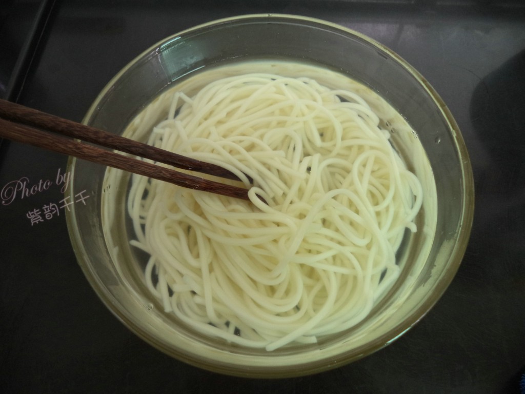 老坛醋酸菜牛肉拌面步骤12