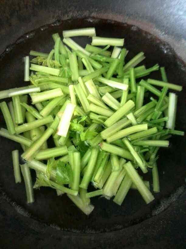 芹菜牛肉丝步骤4
