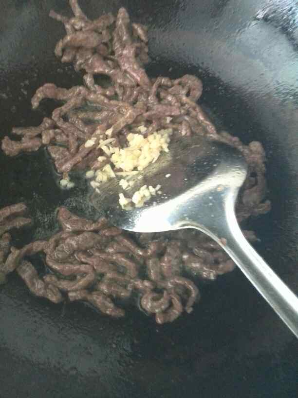 芹菜牛肉丝步骤9