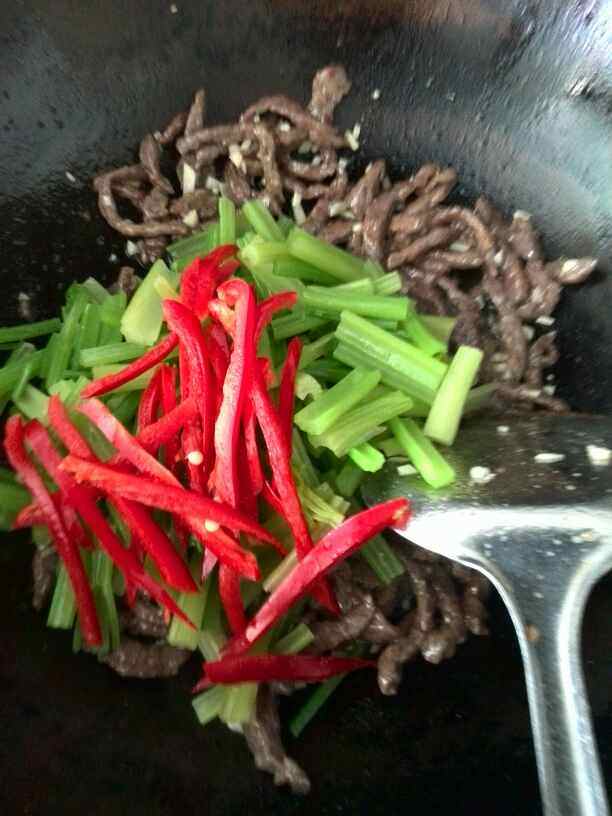 芹菜牛肉丝步骤11