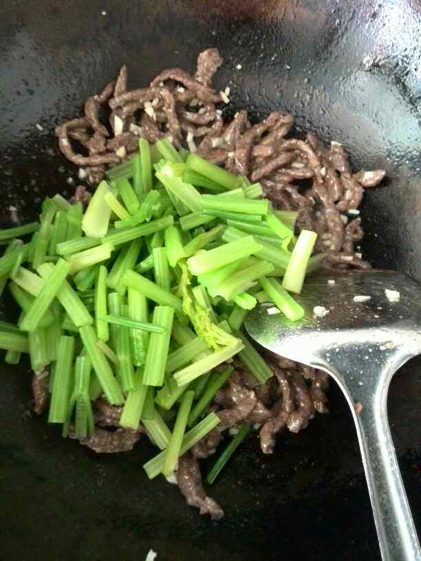 芹菜牛肉丝步骤10