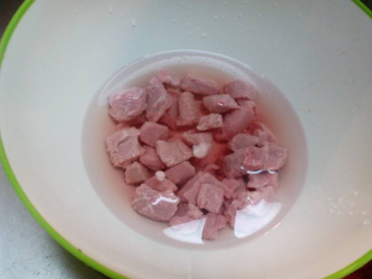 西红柿玉米牛肉汤步骤1