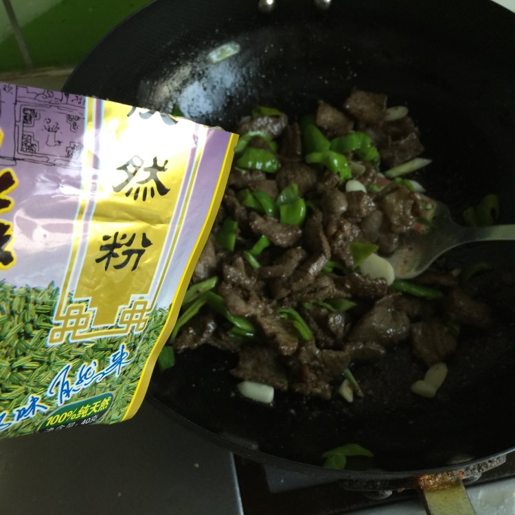 孜然青椒炒肉步骤10