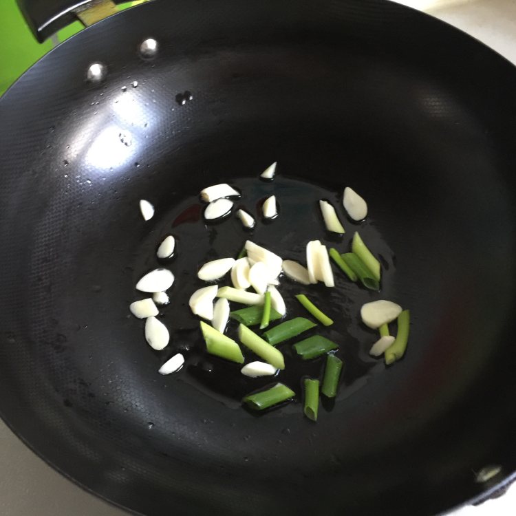 孜然青椒炒肉步骤7