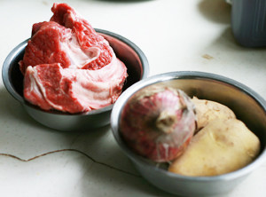 咖喱牛肉面步骤1
