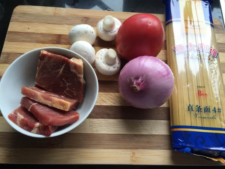 【手工美食】蘑菇牛肉步骤1