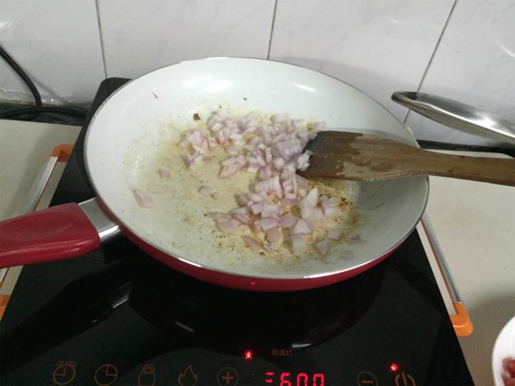 【手工美食】蘑菇牛肉步骤4