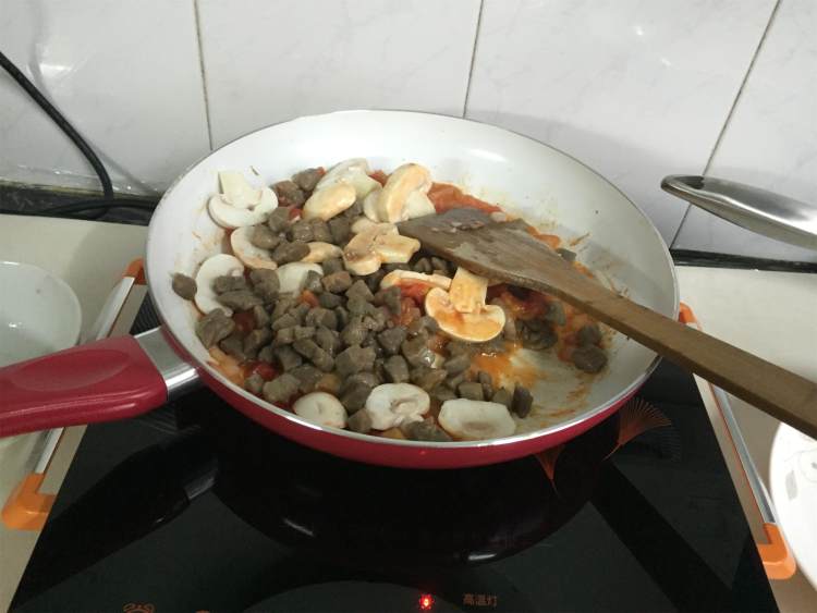 【手工美食】蘑菇牛肉步骤6