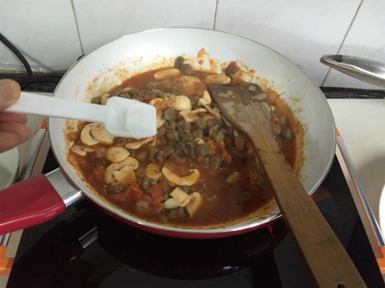 【手工美食】蘑菇牛肉步骤8