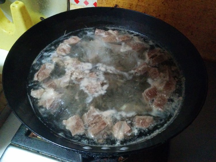 【手工美食】酱焖牛肉步骤2