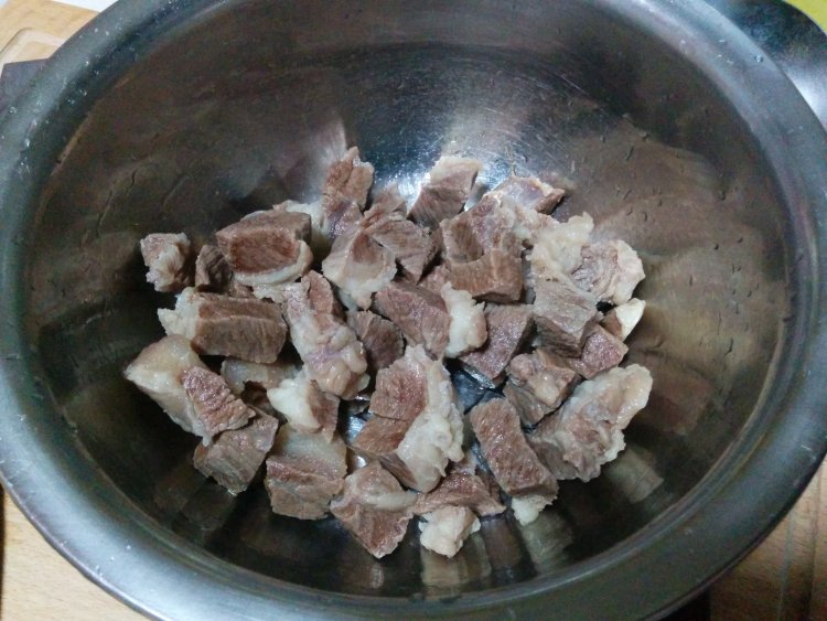 【手工美食】酱焖牛肉步骤3