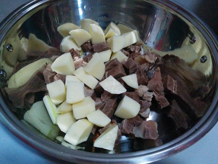 【手工美食】酱焖牛肉步骤7