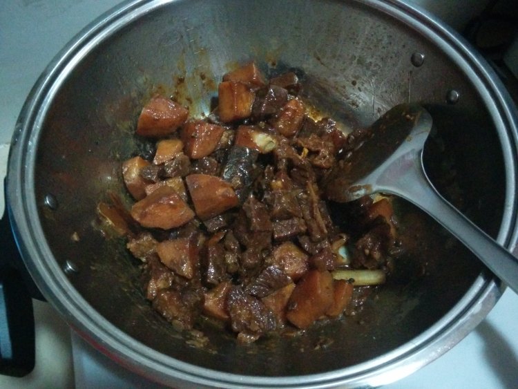 【手工美食】酱焖牛肉步骤10
