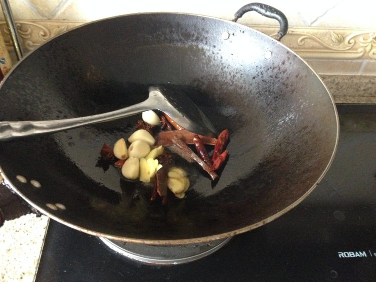 （手工美食）红烧牛肉步骤3