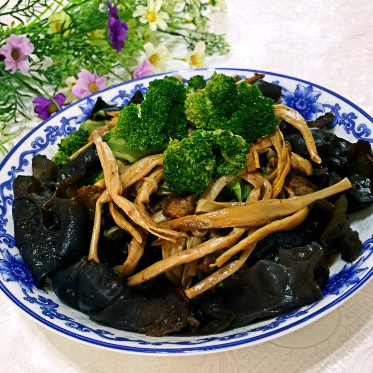黄花木耳炒西兰花步骤14