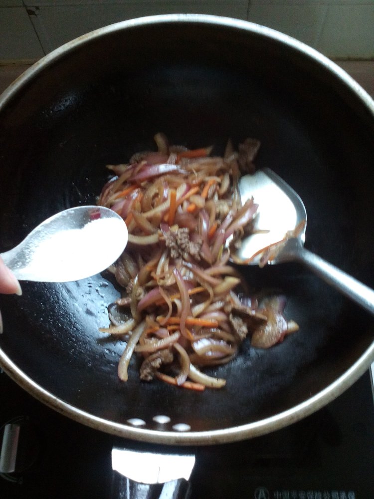 洋葱牛肉丝步骤9