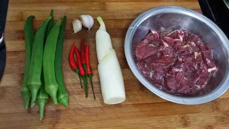 秋葵炒牛肉步骤1