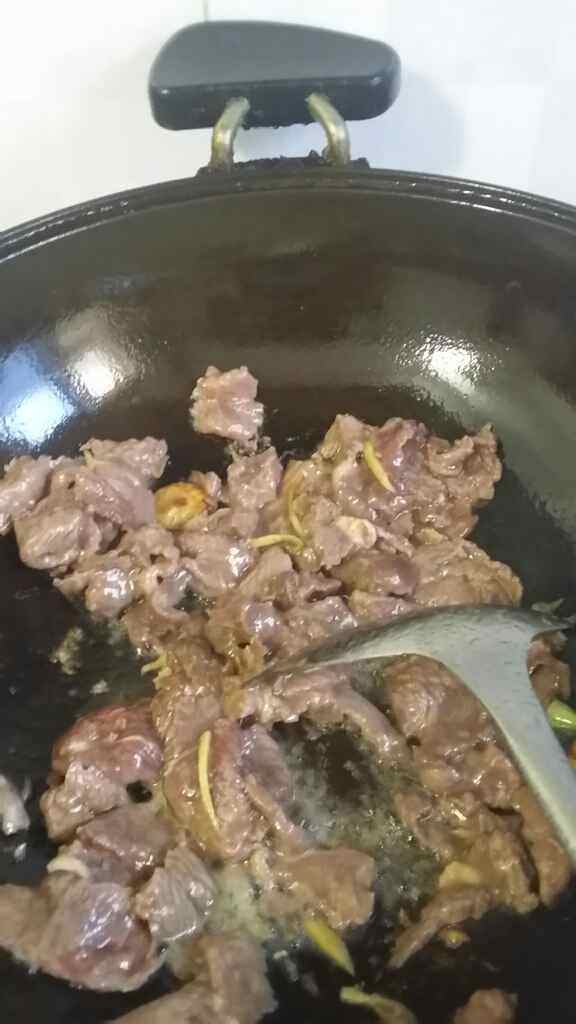 秋葵炒牛肉步骤5