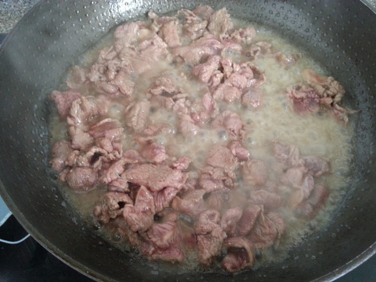 青红椒煸牛肉步骤3